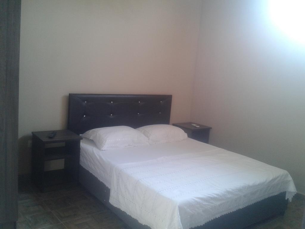 Maxim Mini Hotel Batumi Cameră foto