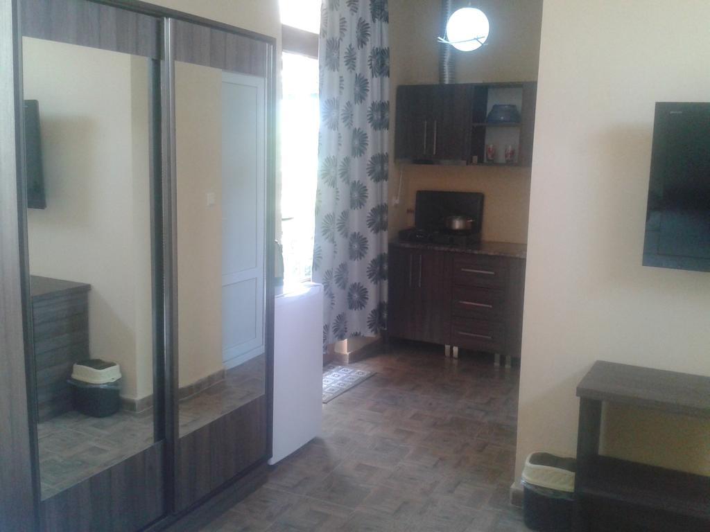 Maxim Mini Hotel Batumi Cameră foto